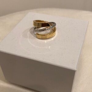 Pre Owned crisscross 10k two toned statement ring.